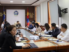 Батлагдсан төлөвлөгөөнөөс цэцэрлэг, сургуулийг хасч, зураг төсвөө өөрчлөн, барилга барьж буйд арга..