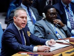 НҮБ дахь Израил улсын төлөөлөгч “Еврей” тэмдэг зүүж эсэргүүцлээ илэрхийлэв