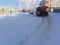 Нийт 4 тонн давс, 117 тонн бодис халтиргаа үүсэхээс сэргийлэн замуудад цацаад байна