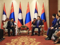 Монгол Улсын Ерөнхийлөгч У.Хүрэлсүх Лаос, Монголын найрамдлын нийгэмлэгийн гишүүдийг хүлээн авч уу..