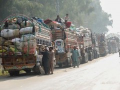 Пакистан Афганы дүрвэгчдийг эх орон руу нь албадан буцааж эхэллээ