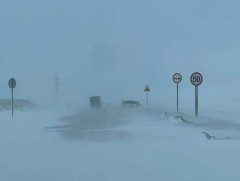 Автомашинтайгаа цасанд суусан, замын зорчих хэсэгт халтиргаа гулгаа үүссэн дуудлагаар үүрэг гүйцэт..