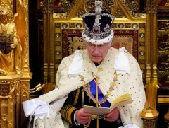 ИБУИНХУ-ын хаан 3-р Чарльз парламентын танхимд анх удаа үг хэллээ