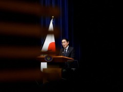 Японы эрх баригч намын 10 гаруй хууль тогтоогч авлигын хэрэгт холбогдов