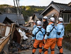 Японд газар хөдлөлтийн бүсэд аврах ажиллагааг эрчимжүүлж байна 