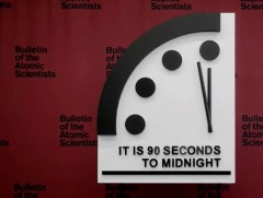 “Дүүмсдэй” буюу “Мөхлийн өдөр”-ийн цагийг шөнө дундаас 90 секунд дутуу гэж тохируулав