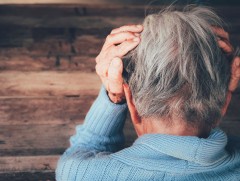 Таван ахмад тутмын нэг нь хүчирхийлэлд өртөж байна