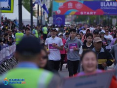 “Улаанбаатар марафон 2024”-т оролцох гүйгчдэд энгэрийн дугаарыг олгож байна