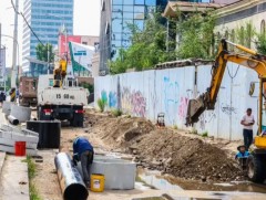 Төв цэнгэлдэх хүрээлэн, Дарь-Эх, зуслангийн замд борооны ус зайлуулах шугам хийж байна