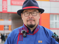 УИХ-ын дарга Г.Занданшатар гэргийн хамт сонгуулийн саналаа өглөө