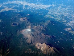 Японы Миязаки, Кагошима мужийн Шинмоэмакэ галт уул идэвхжин, 3 дугаар түвшинд хүрч байна