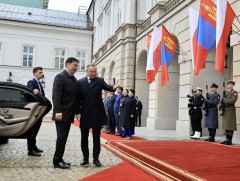 Монгол Улсын Ерөнхийлөгч У.Хүрэлсүхийг Польшийн Ерөнхийлөгч А.Дуда албан ёсоор угтаж авлаа