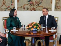 Монгол Улсаас Бүгд Найрамдах Польш Улсад суух Элчин сайд Н.Оюундарь Итгэмжлэх жуух бичгээ өргөн ба..