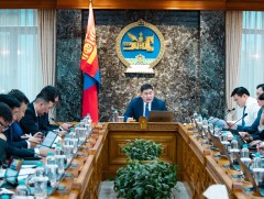 Засгийн газар хуралдаж байна