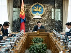 Засгийн газар хуралдаж байна 