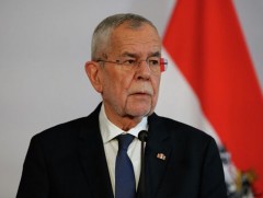 БНАУ-ын Ерөнхийлөгч Александр Ван дер Беллен, гэргий Дорис Шмидауэр нарыг албан ёсоор угтах ёслол