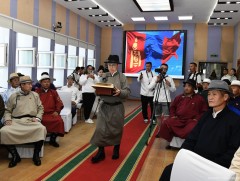 Увс аймгийн ИТХ-ын хуралдааны танхимд Үндсэн хуулийг заллаа
