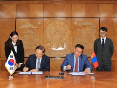 Сангийн сайд Б.Жавхлан хэлэлцээрийн протоколд гарын үсэг зурлаа