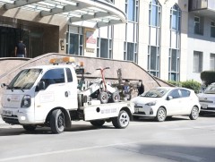 Бага тойруу орчимд зориулалтын зогсоолд байршуулаагүй мопед, скүүтэрийг ачиж эхэллээ