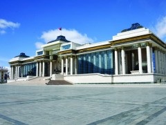 Монгол Улсын Ерөнхийлөгч У.Хүрэлсүх ахмад дайчдад төрийн дээд цол, одон, медаль гардуулж байна