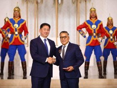 Төрийн дээд цол, одон, медаль хүртээв