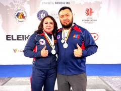 Т.Сайфолла, С.Мөнхзул нар пауэрлифтингийн ДАШТ-ээс нийлбэр дүнгээр медаль хүртсэн анхны монгол там..