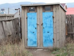 Нүхэн жорлон байгаа цагт хөрс, ус, хүнсний аюулгүй байдалд заналхийлсээр байна