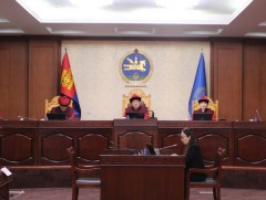 Үндсэн хуулийн цэцийн дунд суудлын хуралдаан боллоо