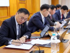 ЗГ: Эмч, ажилчдын илүү цагийн хөлс, урвалж оношлуурын зардалд Засгийн газрын нөөц сангаас нэг тэрб..