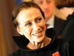 Плисецкаягийн цэцгэнд умбасан хунгийн дэвэлт