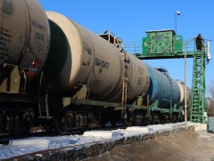 Өнөөдрийн байдлаар төмөр зам дээр АИ-92 бензинтэй 63 цистерн вагон байна