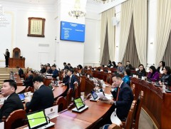 Гэр бүлийн тухай болон Гэр бүлийн хэрэг шүүхэд хянан шийдвэрлэх тухай хуулийн төслүүдийг анхны хэл..