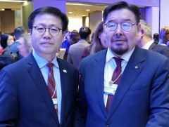 Ерөнхий сайд Г.Занданшатар БНСУ-ын худалдааны сайд Ё Хан Гү нар Давос хотноо уулзав