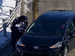 Автомашины улсын дугааргүй хөдөлгөөнд оролцсон зөрчлийг камераар илрүүлж, 25 мянган төгрөгөөр торг..