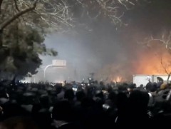 Иранд эсэргүүцлийн ажиллагаа ширүүсэж, 540 гаруй жагсагч амиа алджээ