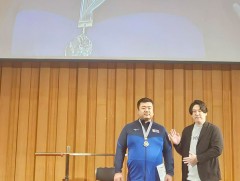 Хөдөлмөрийн баатар, гавьяат тамирчин Э.Содномпилжээ алтан медаль хүртэв