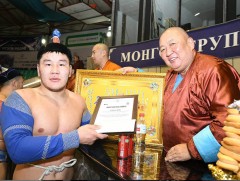 Сумын цолтон залуу бөхчүүдийн сар шинийн барилдаанд сумын заан А.Тодмагнай түрүүлэв