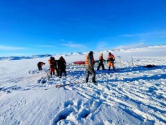 Цаг хожиж, зам товчлохоор мөсөн дээгүүр зорчихгүй байхыг зөвлөлөө 