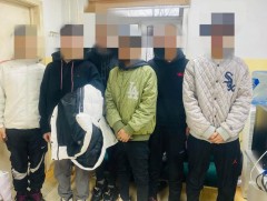 Зам дагуу алхаж байсан эмэгтэйг хүчээр машиндаа суулган бэлгийн хүчирхийлэл үйлдэхийг завдан дээрэ..