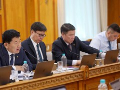 ЗГ: Малчдад тэжээлийн ургамал тариалах болон өвөлжөө, хаваржааны зориулалтаар газар үнэгүй эзэмшүү..