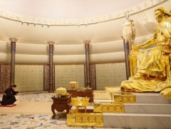 Монгол Улсын Ерөнхийлөгч У.Хүрэлсүх Эзэн Богд Чингис хааны шүтээнд хүндэтгэл үзүүллээ