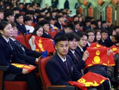 Нийслэлийн бүх сургууль Монгол Улсын Төрийн далбаа мандуулах хөтөлбөрт нэгдлээ 