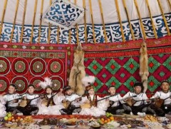 С.Даулетбек эртний чавхдаст хөгжмийн зэмсгийг хүүхэд, залууст өвлүүлэхэд анхаарч, зааж эхэлжээ