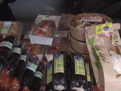 Сургуулийн орчинд сахрын агууламж өндөр, хагас боловсруулсан бүтээгдэхүүн зарж борлуулсаар байна