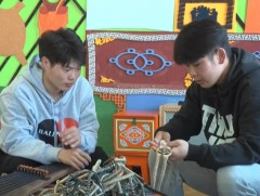 Г.Төгсжаргал суран эдлэл урлаж, борлуулсан орлогоороо сургалтын төлбөрөө төлөхөөр төлөвлөжээ