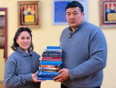 Номын аяныг нээж Монгол Улсын аварга П.Бүрэнтөгс хандивт нэгджээ