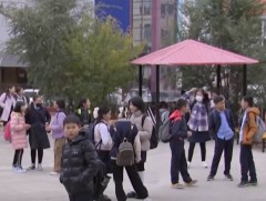 Судалгаа: Эцэг эхчүүд хүүхдэдээ өдөрт дунджаар 2-4 цагийг зарцуулдаг