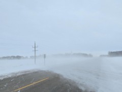 Ихэнх нутгийг хамарсан цас орж, хүчтэй салхи, шуургатай байхыг онцгойлон анхааруулж байна