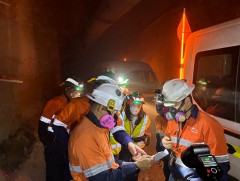 Оюутолгойн гүний уурхайн бүтээн байгуулалтын ажлын явцтай танилцаж байна   