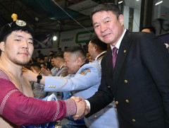 Монгол цэргийн өдрийн барилдаанд М.Лхагвагэрэл заан түрүүллээ